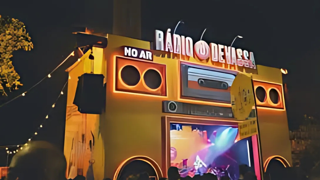 Rádio Devassa Faz Sucesso no São João de Caruaru com Ação de Live Marketing