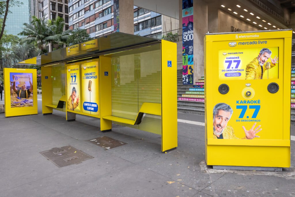 Mercado Livre instala karaokê na Avenida Paulista para campanha “7.7 do Descontaço”